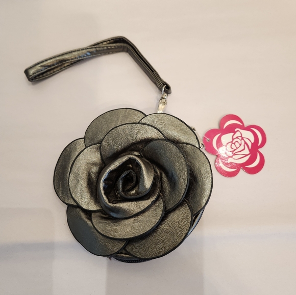 Handbags - Metallic Grey Flower Wristlet